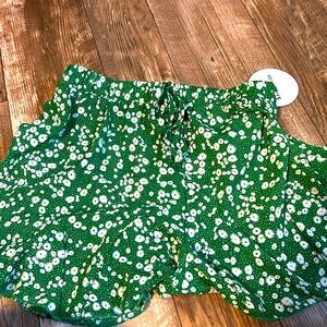 Super cute green Shein skort 💚